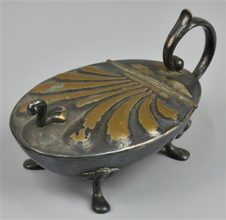 FORMAGGIERA in metallo argentato con coperchio a forma di conchiglia 18x10x9...