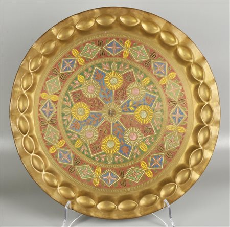 VASSOIO IN OTTONE sbalzato con decorazioni in smalto cloisonne' diam cm 40