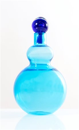 Vetreria Salviati, Bottiglia globulare in vetro trasparente blu, Murano, Anni ‘80.