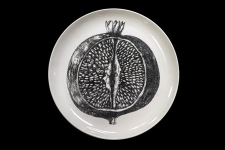 Piero Fornasetti - Piatto in porcellana bianca con Melograno, serie Sezioni di Frutta, N.8