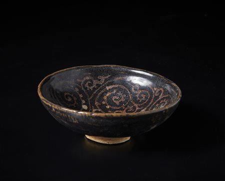  Arte Cinese - Tazza incisa Jian Yao
Cina, dinastia Song, X secolo .