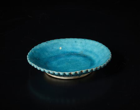  Arte Cinese - Piatto monocromo lobato jun
Cina, Song(?) XII secolo.