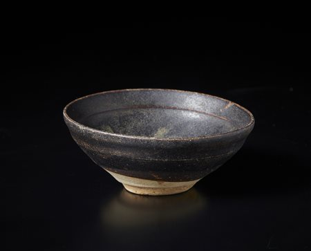  Arte Cinese - Tazza da tè a fondo nero. 
Cina, dinastia Song, XII secolo.