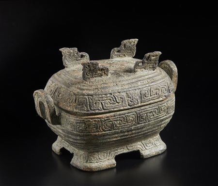  Arte Cinese - Contenitore in bronzo 
Cina, dinastia Song (?), X secolo (?).