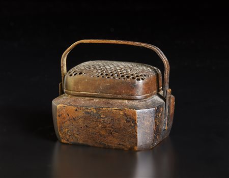  Arte Cinese - Contenitore per grilli in rame 
Cina, XIX secolo .