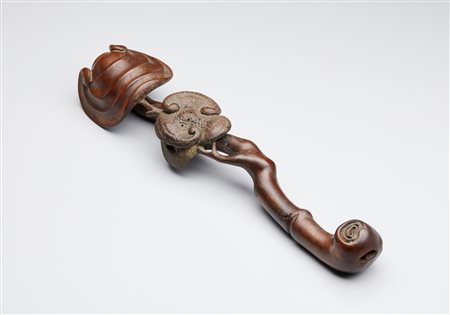  Arte Cinese - Scettro ruyi in legno di bamboo 
Cina, dinastia Qing, XIX secolo .