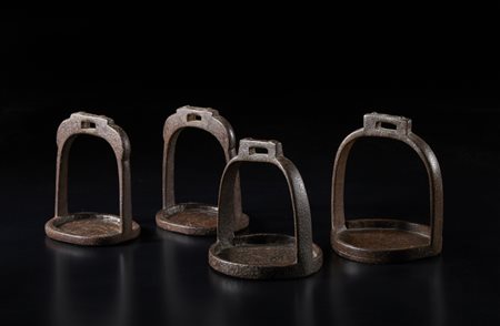  Arte Cinese - Due coppie di Staffe 
Cina, dinastia Qing, XVIII secolo.