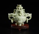  Arte Cinese - Vaso in giada verde. 
Cina, XX secolo.