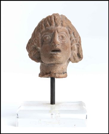 TESTA DI BAMBOLA Età costantiniana, ca. IV secolo d.C. altezza testa cm 4;...
