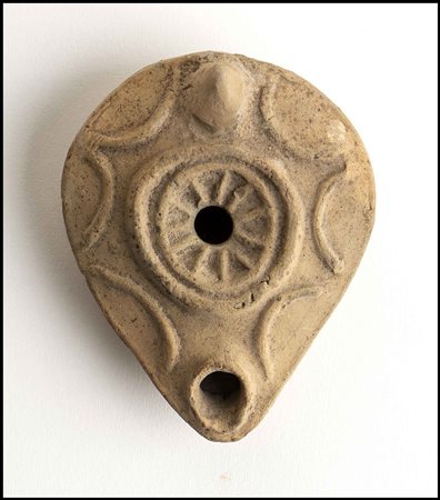 LUCERNA Epoca bizantina, VI - VII secolo d.C. lunghezza cm 9 Integra....