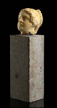 PICCOLA TESTA DI AFRODITE Asia Minore, ca. II - III secolo d.C. altezza...