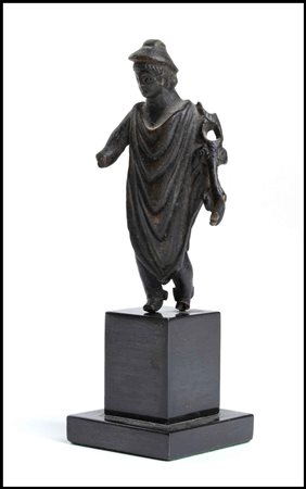 MERCURIO Epoca romana imperiale, ca. II secolo d.C. Fusione piena in bronzo;...