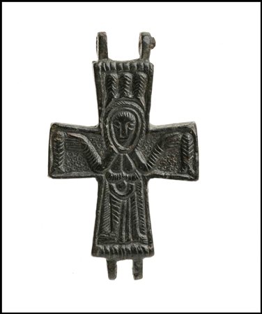 ENKOLPION CRUCIFORME Epoca bizantina, ca. X - XII secolo Bronzo; altezza cm...