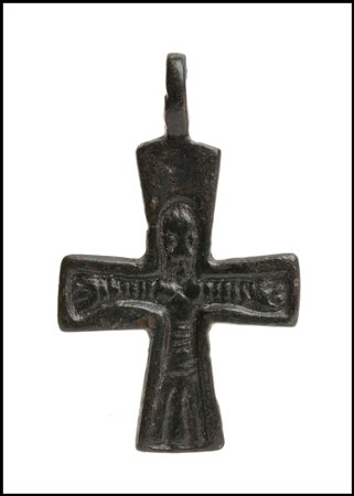 PENDENTE CRUCIFORME Epoca bizantina, ca. X - XII secolo ca. Bronzo; altezza...