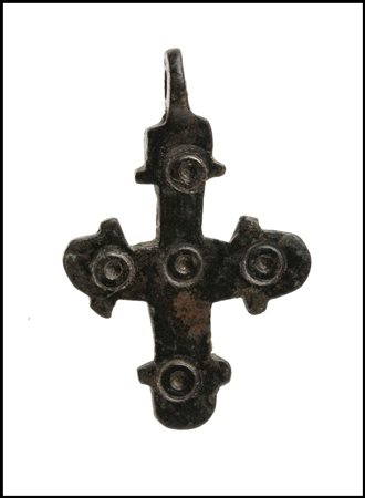 PENDENTE CRUCIFORME Epoca bizantina, ca. X - XII secolo ca. Bronzo; altezza...