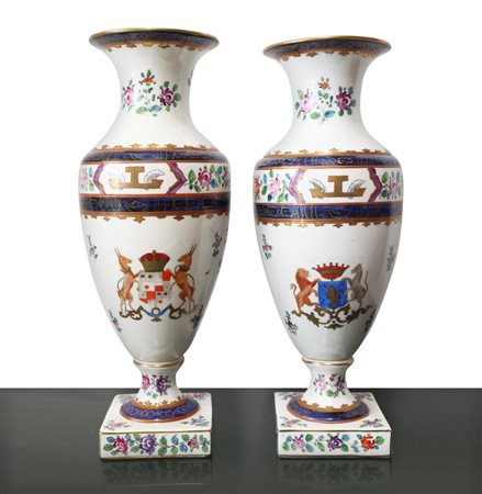 Dresden Porcelain - Coppia di vasi in porcellana, 19th/20° secolo