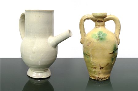 Versatoio invetriato bianco e piccola anfora, 20° secolo