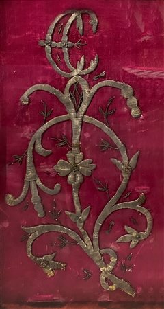 Quadro con ricamo su seta rossa, 20° secolo