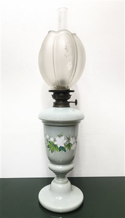 Lume nei toni del grigio con decorazioni floreali, Early 20° secolo