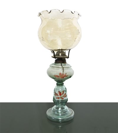Lume a petrolio in vetro dipinto con motivi floreali, 20° secolo