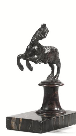 Scultura, sec. XVI, in bronzo, modellata come un caprone rampante, alla...