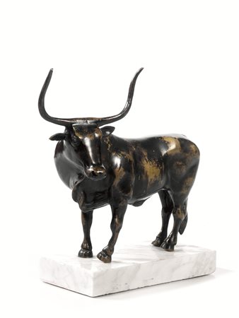 Scultura, Spagna, fine sec. XIX, in bronzo, modellata come un toro, cm 22x32,...