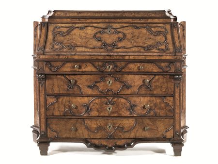 Cassettone scrivania, Lombardia, metà sec. XVIII, in noce e radica di olivo,...