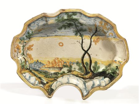 Vaschetta da barba, Castelli, sec. XVIII, in maiolica policroma decorata bin...
