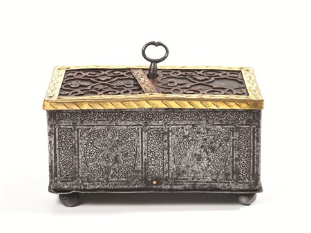 Piccolo scrigno, Norimberga, sec. XVI, in ferro acciaioso inciso...