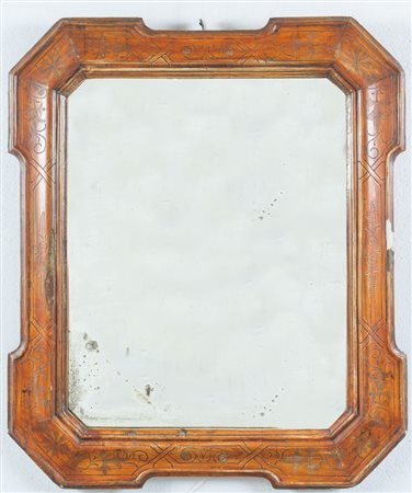 Specchiera vassoio di forma polilobata. Metà del XIX secolo. Originariamente...