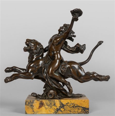 Donna a cavallo di un leone, bronzo a patina 