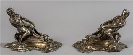 Coppia di grandi saliere in argento raffiguranti 