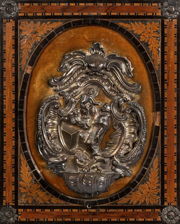 Acquasantiera Luigi XV in argento sbalzato con al 