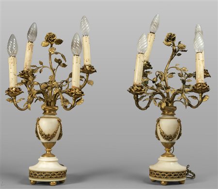 Coppia di vasi in marmo bianco e bronzo dorato, 