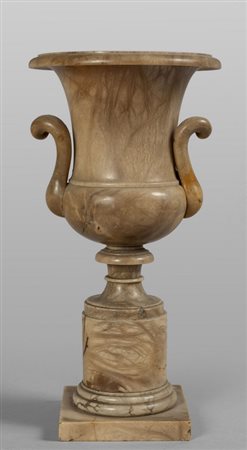 Antico vaso in alabastro di forma medicea, I metà 