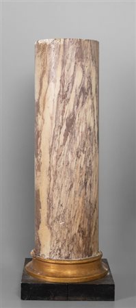Antica colonna in marmo con base in 