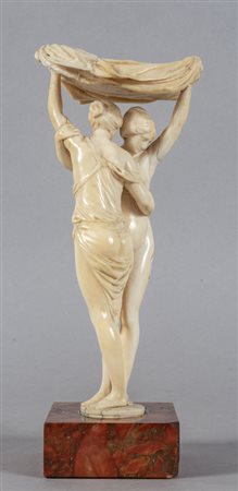 Ninfe danzanti abbracciate, scultura in avorio 
