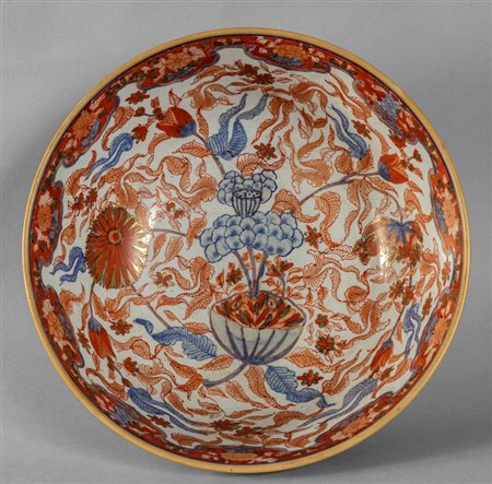 Grande coppa in porcellana Imari marcata alla 