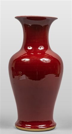 Vaso in porcellana sangue di bue, Cina 