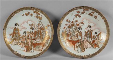 Coppia di piatti in porcellana Satzuma decorati 