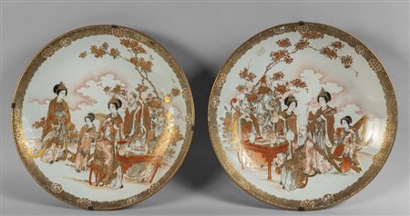 Coppia di piatti in porcellana Satzuma decorati 