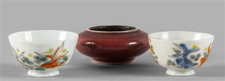 Tre piccoli vasi in porcellana<br>diam.cm.7 e 