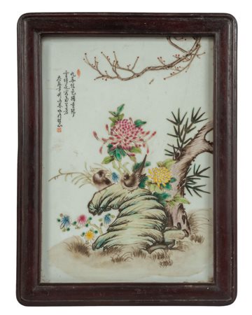 Placca in porcellana decorata in policromia, 