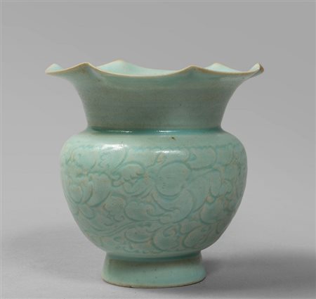 Vaso in porcellana Celadon a forma di fiore, Cina 