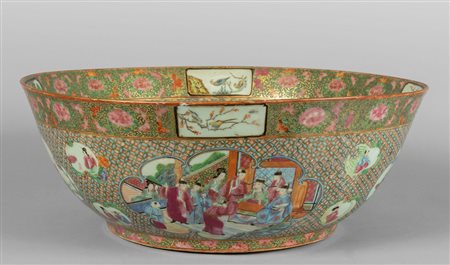 Grande coppa in porcellana Canton decorata a 