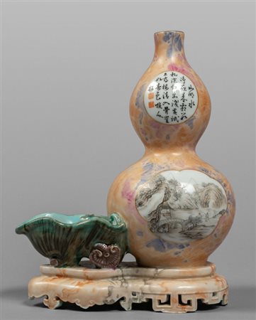 Vaso con conchiglia in porcellana rosa decorato 