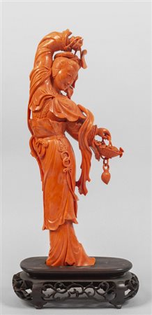 Guanyin in corallo, Cina sec.XX<br>h.cm.31,5, 