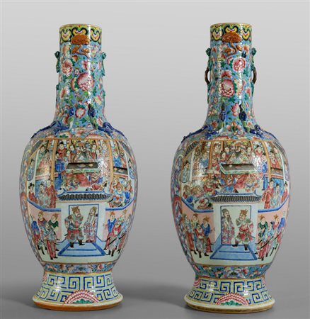 Coppia di grandi vasi a balaustra in porcellana, 