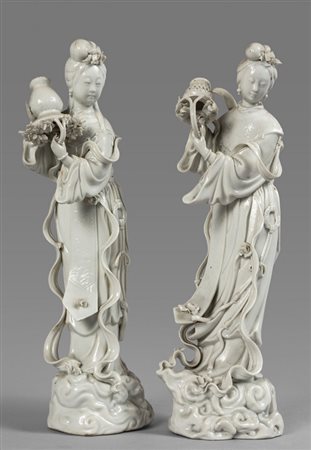 Due guanyin in porcellana bianca, Cina 