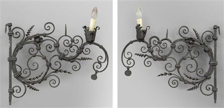 Coppia di bracci portaluce in ferro battuto, 